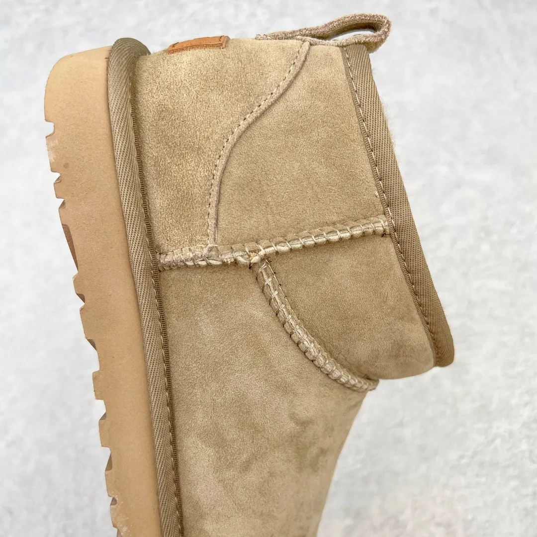 Pick up locally 💰520 UGG Zhou Dongyu's same style 6109 classic autumn and winter sheep fur integrated snow boots. All shoes are made from ZP. Longfeng A-grade Australian imported sheep fur integrated men's and women's boots. Brand OEM production line. Fully follow the ZP process. OEM original pattern maker. Adhering to the principle of no original shoes and no development selection. Pay attention to every detail. The most authentic version on the market TREADLITE "Light Wing" technology outsole Lightweight/durable/flexible/pile type [solemn after-sales commitment] If there are major quality problems such as degumming/broken bottom within one month, we will directly replace it with a new one for you! Size: 35 36 37 38 39 40 41 42 43 44 45 Coding: by2936050
